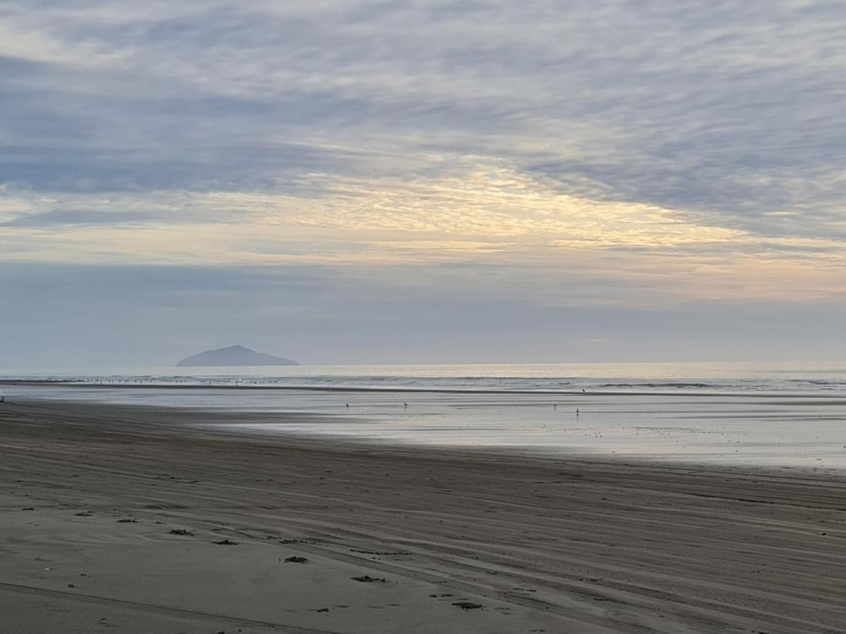 #40 At The Beach Waitarere Exteriér fotografie
